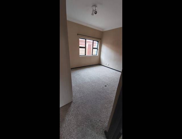 2 BEDROOM FLAT FOR SALE IN VANDERBIJLPARK SE 4